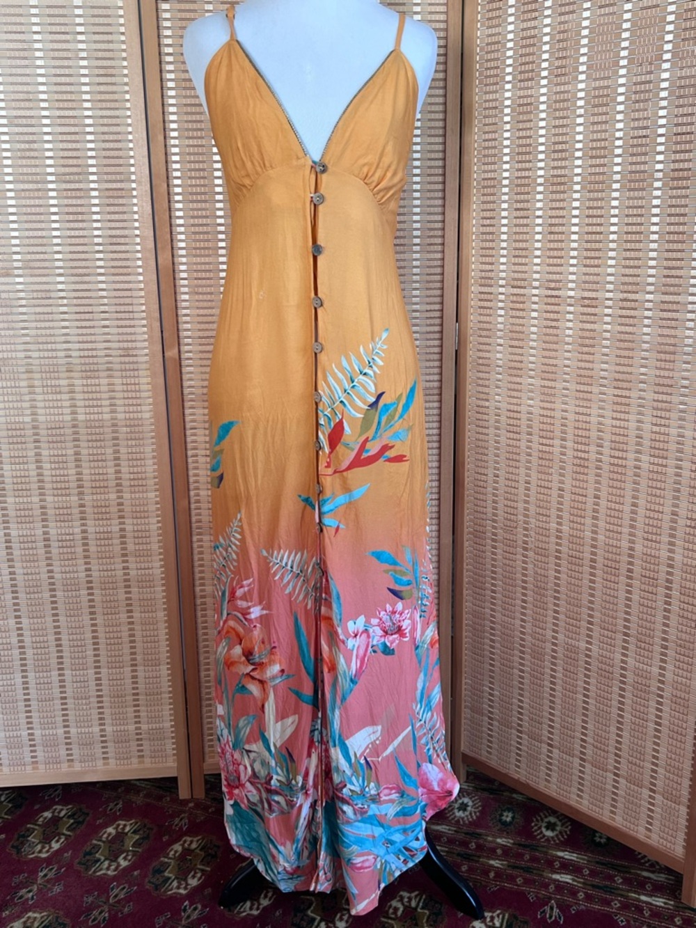 Z&L tropical / boho maxi dress strappy with a cut-out back floral bottom Size M